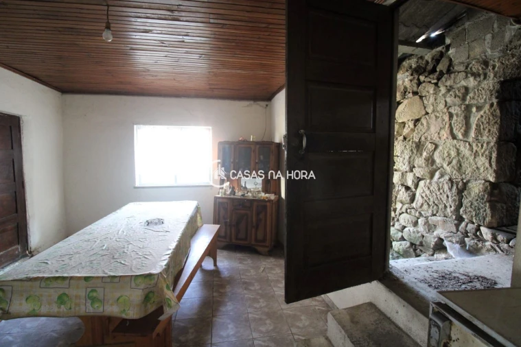 Moradia T4 para Venda em Calde Foto 3