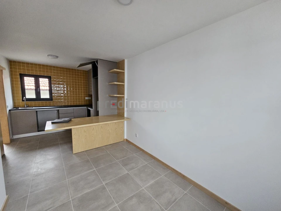 Apartamento T2 para Arrendamento em Amarante (São Gonçalo), Madalena, Cepelos e Gatão Foto 3