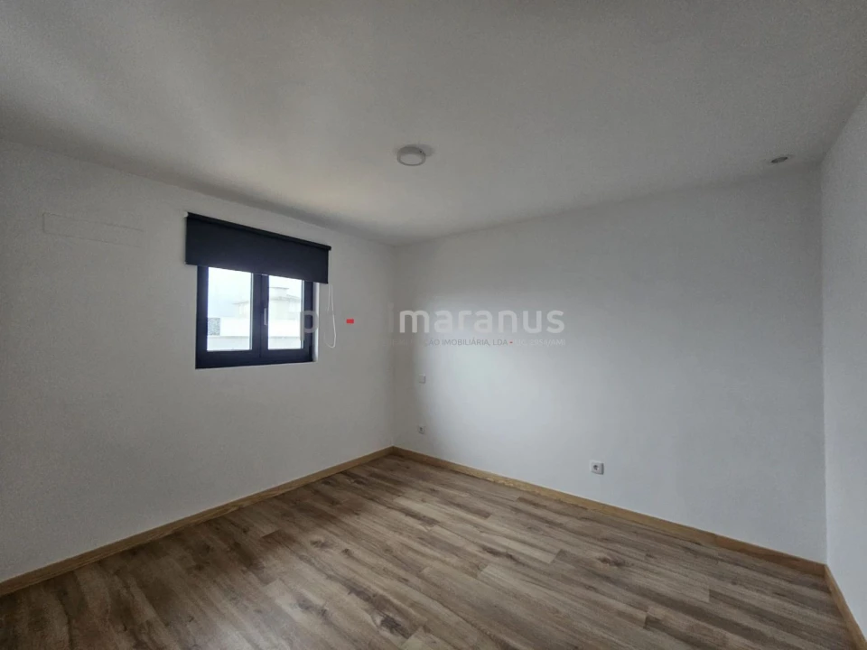Apartamento T2 para Arrendamento em Amarante (São Gonçalo), Madalena, Cepelos e Gatão Foto 5