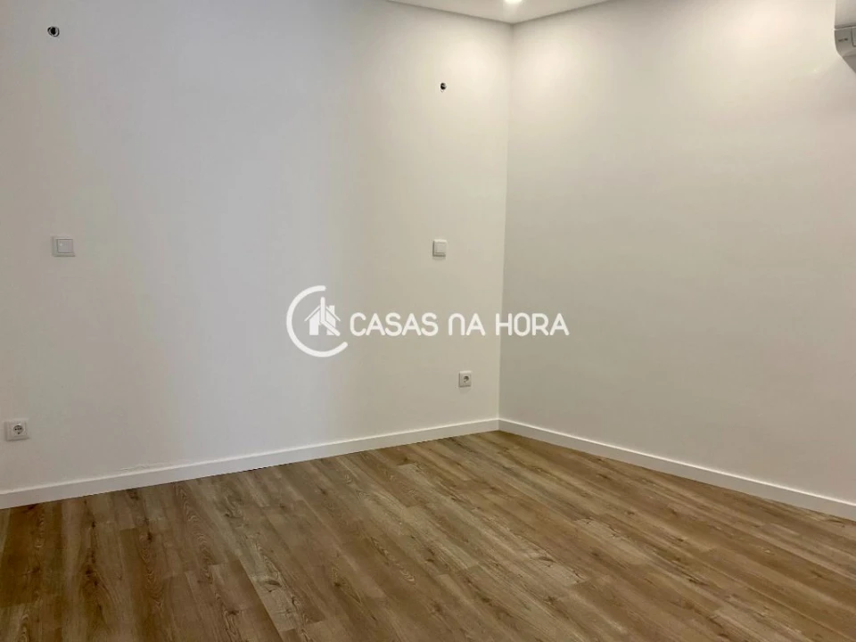 Apartamento T1 para Arrendamento em Caparica e Trafaria Foto 6