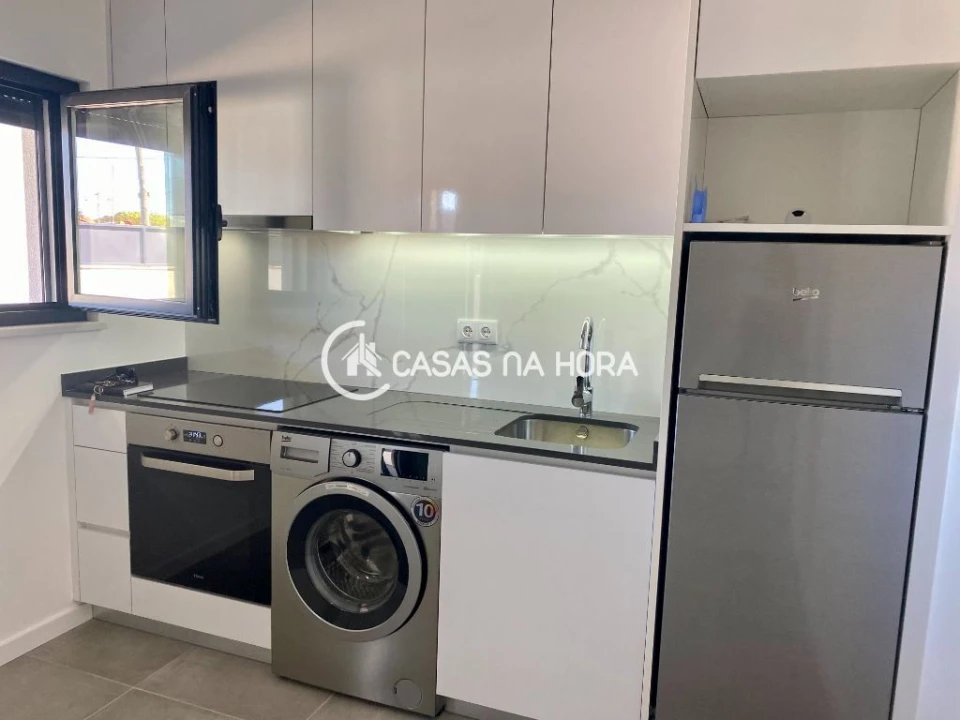 Apartamento T1 para Arrendamento em Caparica e Trafaria Foto 9