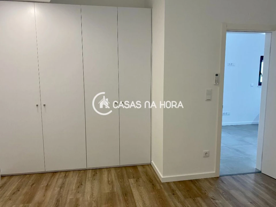 Apartamento T1 para Arrendamento em Caparica e Trafaria Foto 11