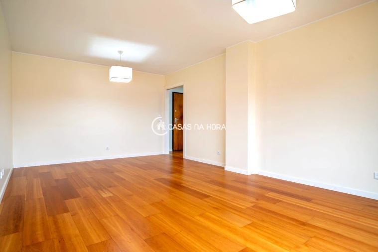 Apartamento T1 para Arrendamento em Paranhos Foto 5