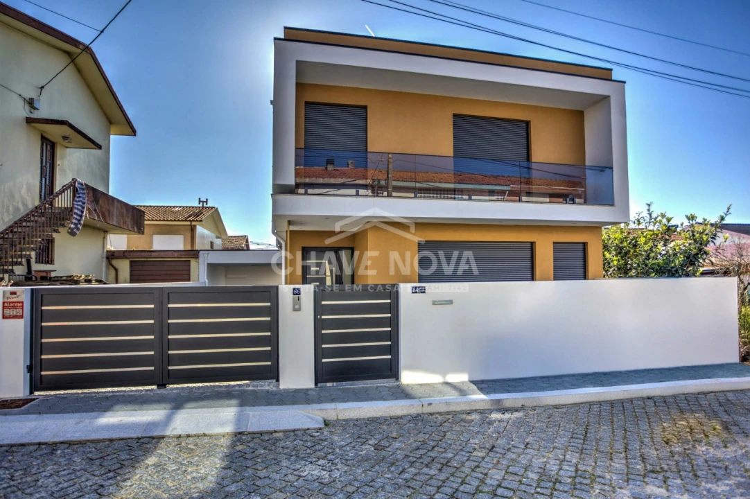 Moradia T3 para Venda em Madalena Foto 1