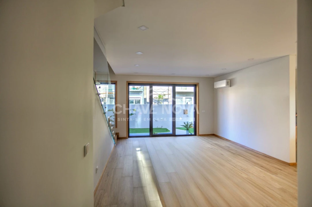 Moradia T3 para Venda em Madalena Foto 7