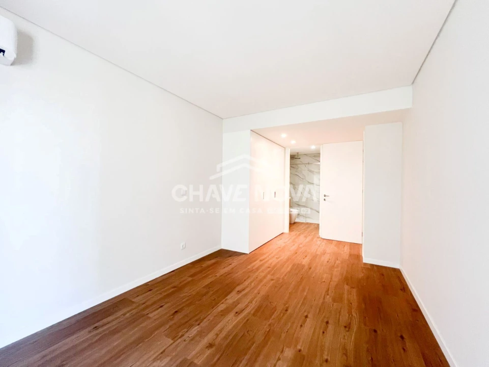 Apartamento T1 para Venda em Oliveira do Douro Foto 3