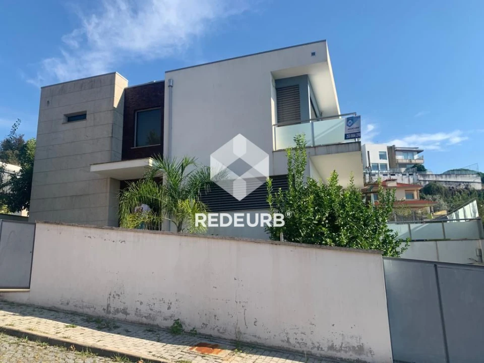 Moradia T4 para Venda em Nogueiró e Tenões Foto 1