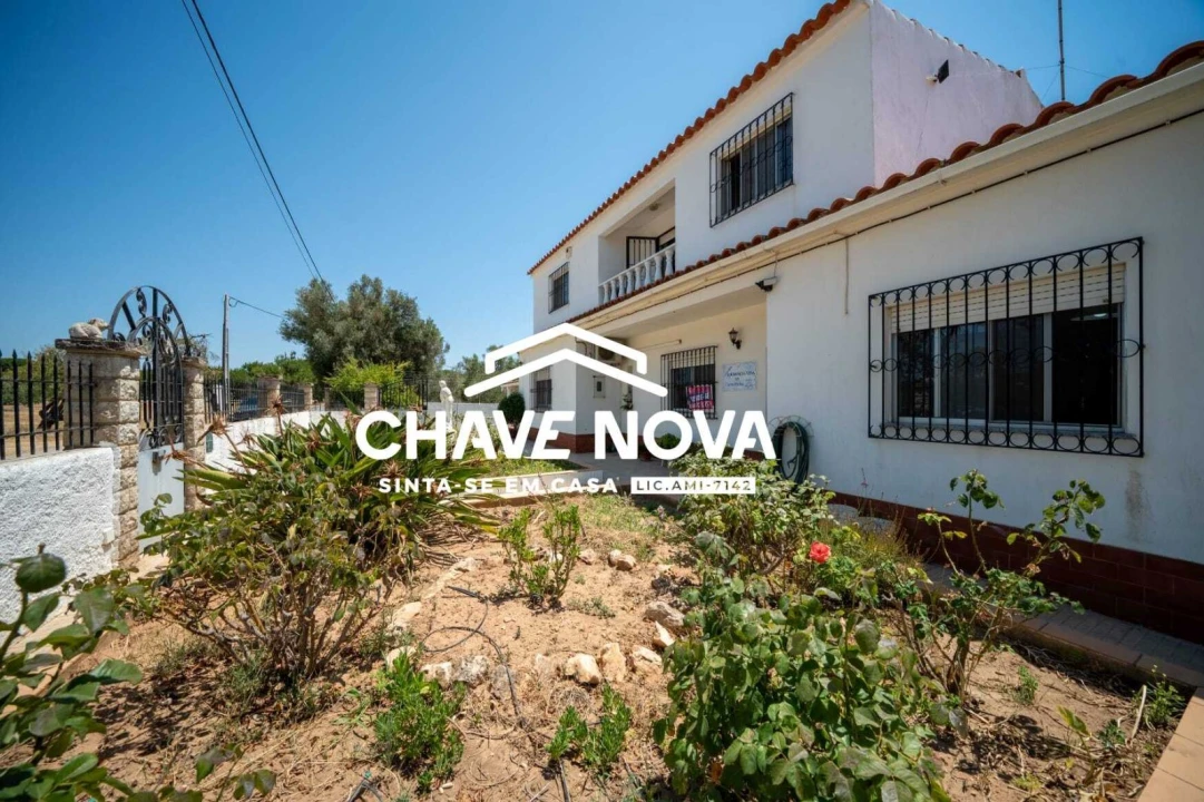 Moradia T6 para Venda em Quarteira Foto 4