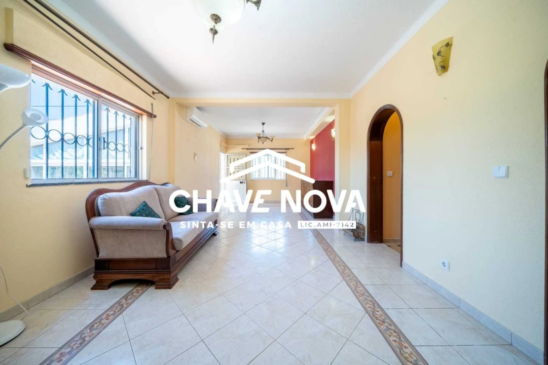 Moradia T6 para Venda em Quarteira Foto 6