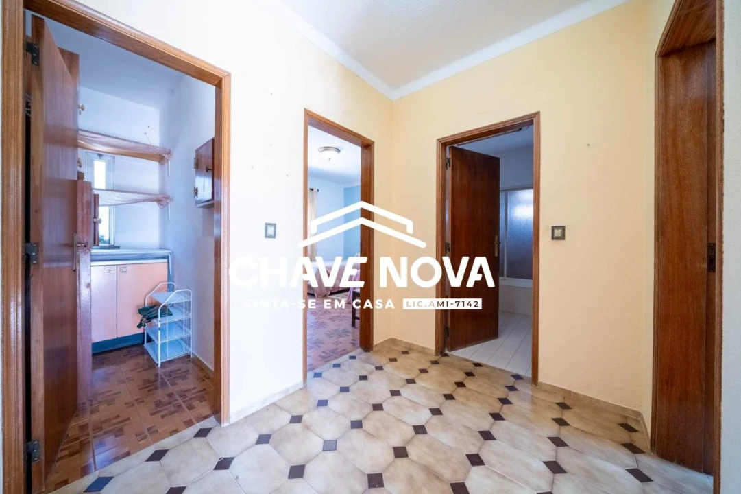 Moradia T6 para Venda em Quarteira Foto 12