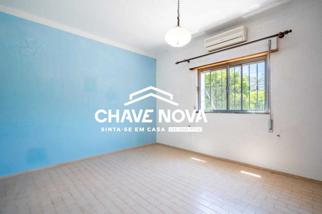 Moradia T6 para Venda em Quarteira Foto 14