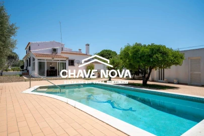 Moradia T6 para Venda em Quarteira