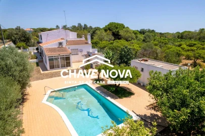 Moradia T6 para Venda em Quarteira
