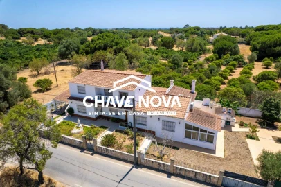 Moradia T6 para Venda em Quarteira