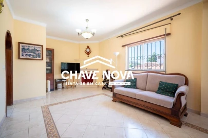 Moradia T6 para Venda em Quarteira