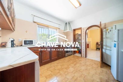 Moradia T6 para Venda em Quarteira