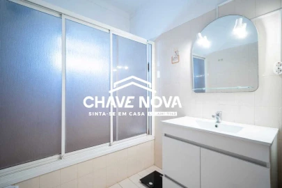 Moradia T6 para Venda em Quarteira