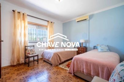 Moradia T6 para Venda em Quarteira