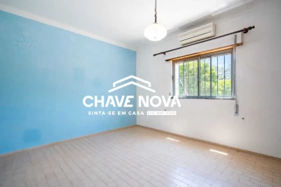 Moradia T6 para Venda em Quarteira