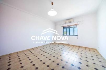 Moradia T6 para Venda em Quarteira