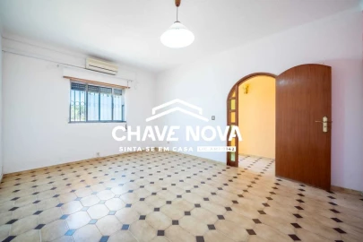 Moradia T6 para Venda em Quarteira