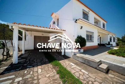 Moradia T6 para Venda em Quarteira