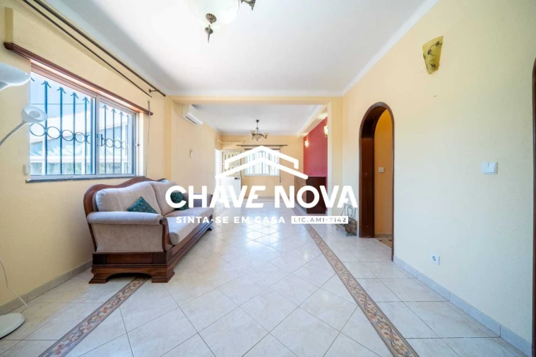 Moradia T6 para Venda em Quarteira Foto 6