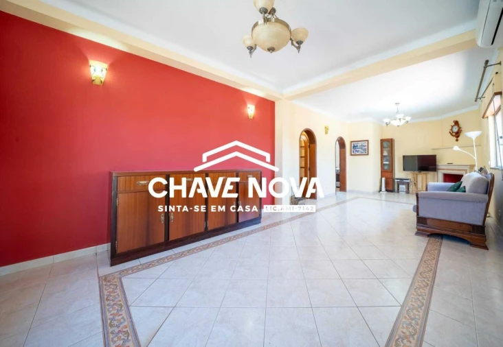 Moradia T6 para Venda em Quarteira Foto 7