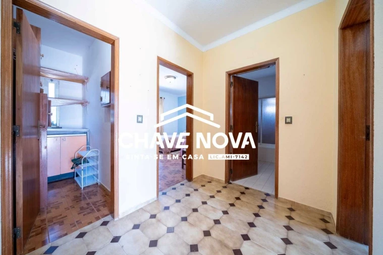 Moradia T6 para Venda em Quarteira Foto 12