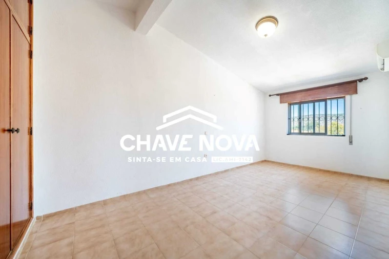 Moradia T6 para Venda em Quarteira Foto 15