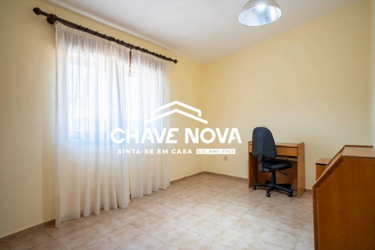 Moradia T6 para Venda em Quarteira Foto 17