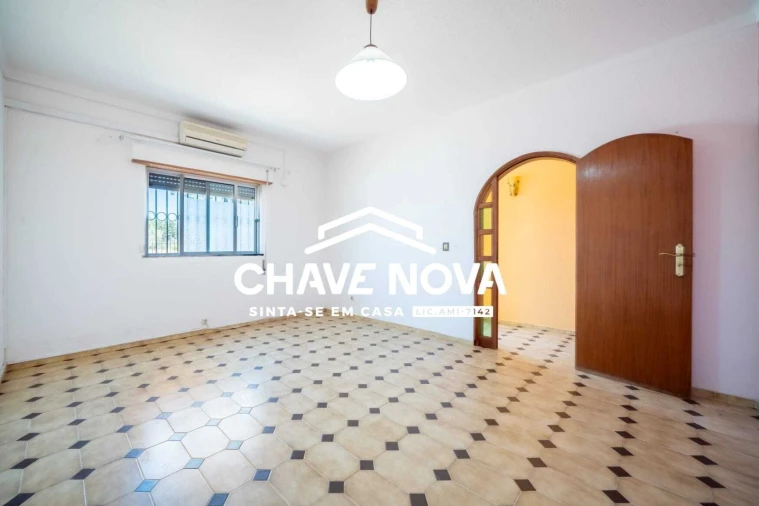 Moradia T6 para Venda em Quarteira Foto 19