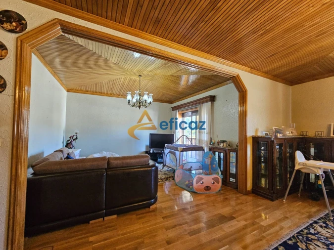 Apartamento T4 para Venda em Carvalhosa Foto 8