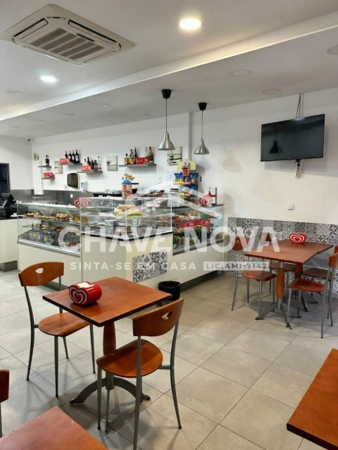 Loja para Trespasse em Póvoa de Santo Adrião e Olival Basto