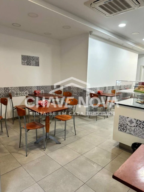 Loja para Trespasse em Póvoa de Santo Adrião e Olival Basto