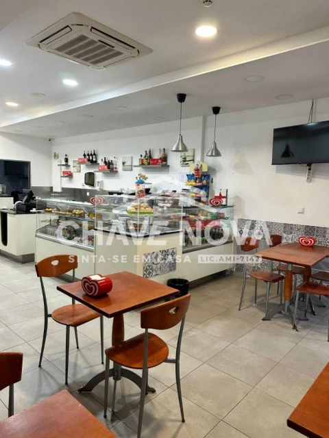 Loja para Trespasse em Póvoa de Santo Adrião e Olival Basto