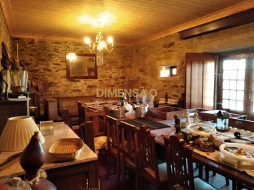 Moradia T5 para Venda em Venade e Azevedo