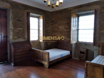 Moradia T5 para Venda em Venade e Azevedo