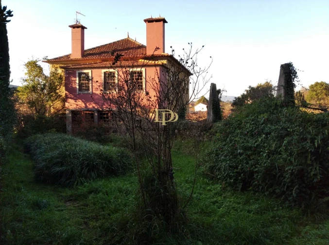 Moradia T5 para Venda em Venade e Azevedo