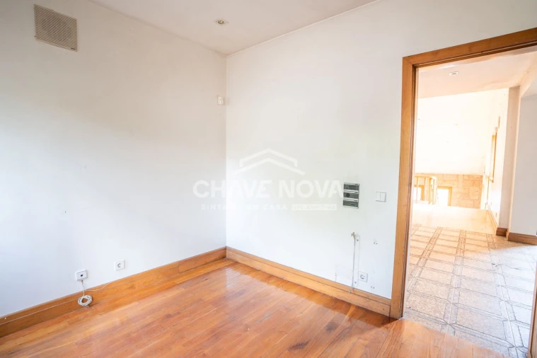 Moradia T4 para Venda em Azurem Foto 6