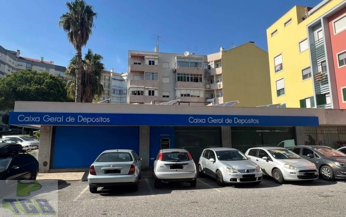 Loja para Venda em Póvoa de Santo Adrião e Olival Basto Foto 1