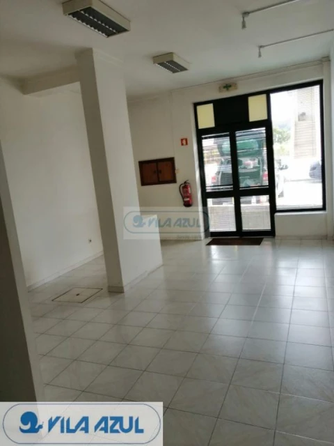 Loja para Venda em Selho (São Jorge)