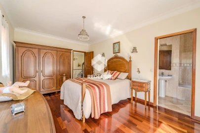 Moradia T4 para Venda em Caldelas, Sequeiros e Paranhos