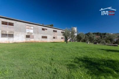 Armazém para Arrendamento em Casais e Alviobeira