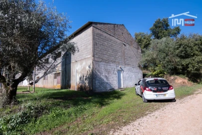Armazém para Arrendamento em Casais e Alviobeira