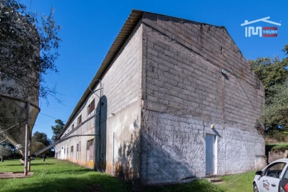 Armazém para Arrendamento em Casais e Alviobeira