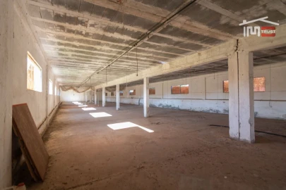 Armazém para Arrendamento em Casais e Alviobeira