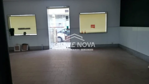 Negócio para Arrendamento em Fânzeres e São Pedro da Cova