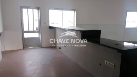 Negócio para Arrendamento em Fânzeres e São Pedro da Cova