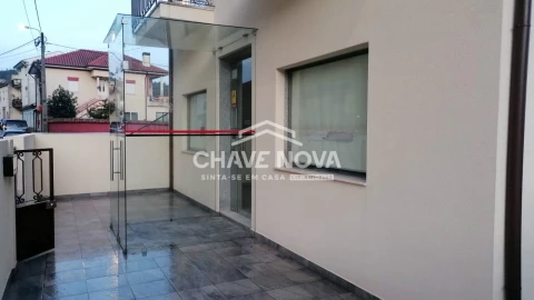 Negócio para Arrendamento em Fânzeres e São Pedro da Cova